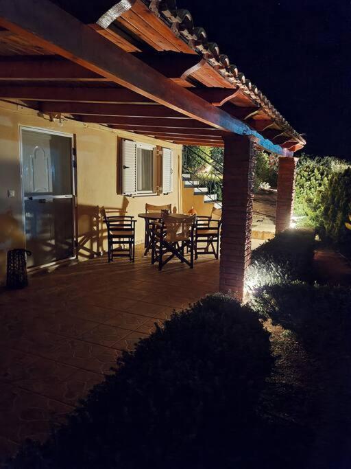 Guesthouse Petrothalassa ポルト・ヘリ エクステリア 写真