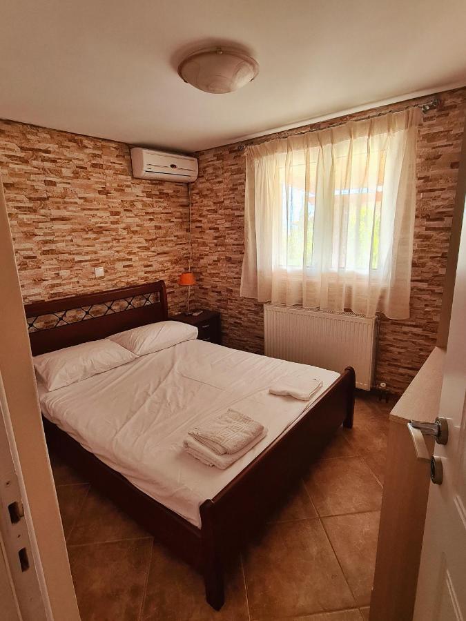 Guesthouse Petrothalassa ポルト・ヘリ エクステリア 写真